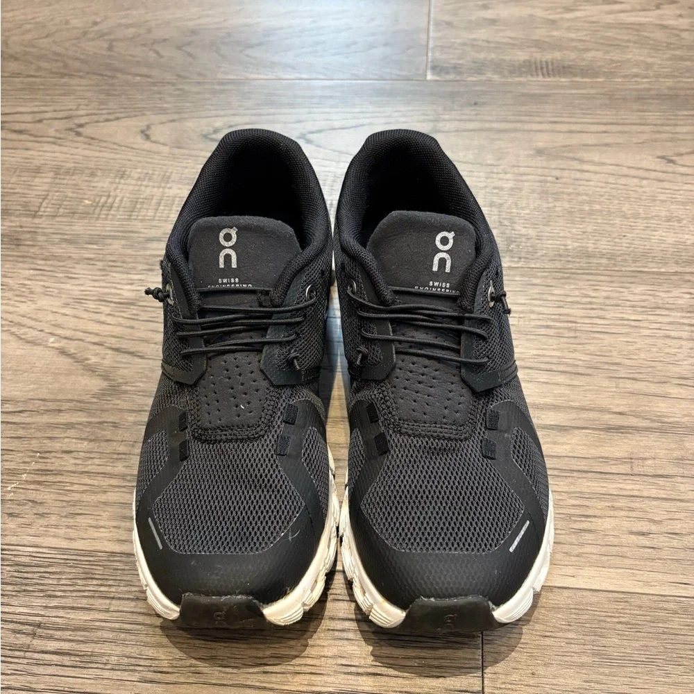 On Womens’s Cloud Black Sneakers- Womens 6.5 - Picture 3 of 6